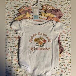 🌼5 pieces🌸 flower child 0-3 months onesies baby bundle lot